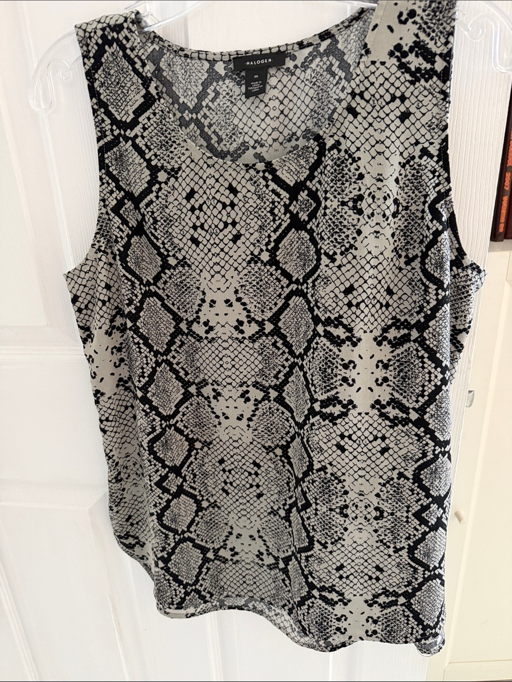 Halogen Black & Cream Snake-Print Sleeveless Top
SZ: M
Excellent condition